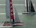 Parallel flight: Luna Rossa (l.) and Artemis