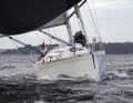 Même dans les passages étroits, la luffe reste toujours sous contrôle. L'avant du bateau est relativement étroit ...