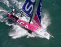 Team SCA prova le configurazioni delle vele. Qui con staysail e randa vicino al vento