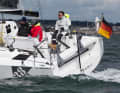 Le bateau est équipé de deux barres sur deux safrans