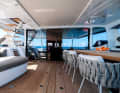 Cockpit and deckhouse merge seamlessly into one another on one level, as is customary in catamarans