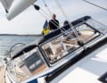 The Hallberg-Rassy 400 parried gusts of up to 20 knots without a shot of sunshine. The Traveller does not need to be fished