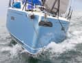 L'avant du bateau semble mince, mais offre suffisamment de portance