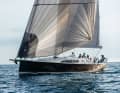 Simple and beautiful. The elongated lines, the low freeboard and the moderate deck leap characterise the look of the new J/45