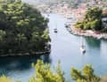Die flussartige Zufahrt nach Gaios auf der Insel Paxos ist malerisch schön