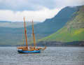 Die „Nordlysid“ ist ein alter Gaffelschoner, der spannende Ausflugsfahrten im Färöer-Archipel anbietet