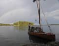 Le soleil et la pluie se succèdent. La tente, seule protection, est montée et démontée un nombre incalculable de fois.