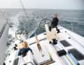 Cockpit in cruising mode: Two optional storage boxes can be anchored in the cockpit floor in front of the steering columns. They extend the dents of the First 36 into a sunbathing area. The cushions are also an extra