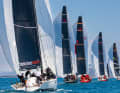 Les yachts de classe monotype donnent des résultats serrés et des courses passionnantes