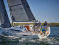Arcona 385 Fast Swede. Il design accattivante con il pronunciato telaio a U a poppa è molto forte nel confronto, soprattutto di bolina.