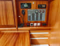 Arcona 385    Perfekt. Übersichtliches Elektropaneel und eine geordnete Verkabelung dahinter
