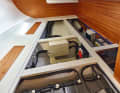 Arcona 385 Trois batteries au total sont installées sous la couchette dans la cabine arrière