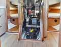 Dehler 38 SQ     Der Saildrive ist vorn eingebaut. Der Motor dahinter ist schlechter erreichbar