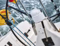 J 112 E L'écoute de grand-voile est directement dirigée vers les winches. Mais si la pression est forte, le système se bloque