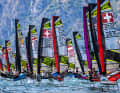 Während es für die Teilnehmer auf die Regattabahn geht...