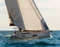 Oceanis Yacht 60 : avec cette nouveauté, Beneteau, leader mondial du marché, affiche ses ambitions dans le segment haut de gamme. Un design clair, un agencement intelligent, des finitions soignées, des lignes de carène efficaces - les Français veulent en avoir le cœur net. Les données : Longueur de coque 17,64 m, largeur 5,30 m, tirant d'eau 2,65 m, poids 21,5 t, surface de voile 152 m², STZ 4,4 ; www.beneteau.com