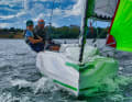Two to three people make up the ideal crew. Thanks to 33 per cent ballast, the Sailart 17.5 can also be sailed safely single-handed