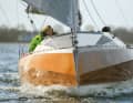 Modern lines: Deck jump, chines, negative stem and wide stern. The effect is martial and exciting