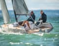 Sarch dS6: Versatile hiking and sports boat from Spain with a high rig and plenty of sail area. The boat is built from plywood and covered with carbon fibre. Relatively high price. Hull length 5.99 m; width 2.20 m; weight 450 kg; from 43,750 euros