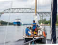 Bottleneck: A boat with a built-in diesel engine tows the Neptun through the Kiel Canal
