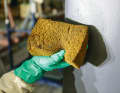 Hard antifouling: The wet sponge shows no or only very slight colour abrasion - self-polishing or hard antifouling can be applied. Sanding is necessary before painting