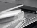Compito e sostegno. Anche se la lettura era difficile per lui, amava i libri.
