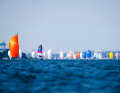 Inizio colorato all'interno della regata delle anguille con vento molto leggero.