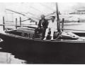 Il Prof. Albert Einstein a bordo del suo gommone da crociera, regalatogli da amici