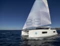 Die Rümpfe sind neu vor allem im vorderen Bereich noch deutlich voluminöser geworden. Das eröffnet neue Möglichkeiten für die Gesaltung unter Deck.