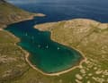 La baia di Mala Luka è circondata da rovine antiche.