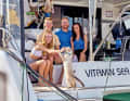 Doreen, 50, und Peter Hegemann, 52, mit Tochter Anna, 16, und Sohn Nicolas, 19, sowie Bordkatze „Flash“. Die Hamburger segelten mit ihrem neuen Lagoon 42-2 in die Karibik