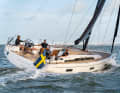 Rasse mit Klasse. Klare Linien und Strukturen.  Die neue Arcona 50 ist ein echter Hingucker und zeigt sich im Test  unter Segeln leistungsstark