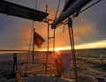 Sonnenuntergang auf dem Atlantik. Wahl segelte die langen Atlantikstrecken ohne Crew – über 9.100 Seemeilen!