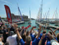 Familien, Freunde und Fans kommen zur Rückkehr der Yachten nach Portsmouth.