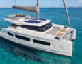 High hulls with a chine, plenty of windows, and large open areas on the foredeck. The new Aventura 43 also remains true to the brand’s signature design language.