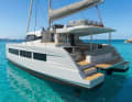 Good protection against sun, wind and rain. The bimini covers the outside area almost completely.