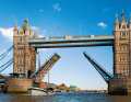 London auch. Wer würde nicht einmal gern die Tower Bridge passieren?