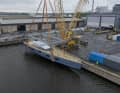 Die Baltic 121 Custom wurde von einem erfahrenen Eigner geordert und zeichnet sich durch eine Vollkarbonkonstruktion, einen Teleskopkiel, ein festes Bimini und einen großzügig dimensionierten Segelplan aus, der laut Designer Malcolm McKeon immer noch gut von einer kleinen Crew bedient werden kann und hervorragende Allround-Segelleistungen garantieren soll.