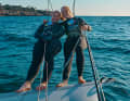 Auf dem Skiff ist Anna Barth die Steuerfrau. Ihre Vorschoterin ist Emma Kohlhoff.