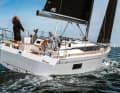Bavaria C38: The boat from Giebelstadt polarises visually with its modern, angular design. The chines are pronounced, the stern is wide, but the frame is still quite flat