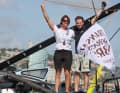 Vainqueurs du cœur de nombreux fans : Justine Mettraux et Julien Villion avaient opté pour la route nord, difficile et orageuse, lors de la Transat. Ils ont été récompensés à l'arrivée par une sixième place.