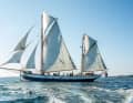 „Belle Amie“ unter Vollzeug. So kommt die Ketsch auf eine Segelfläche von 380 Quadratmetern