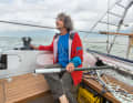 Test de navigation en Hollande : Michael Matzerath dirige sa "Malu" artisanale avec la barre franche de secours