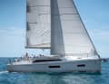Oceanis 37.1: With this model, world market leader Beneteau is finalising the renewal of the entire Oceanis line, which began five years ago. The boat resembles the Jeanneau Sun Odyssey 370 in its hull lines, but has a different deck and also differs in its interior design. Thanks to its wide beam and raised foredeck, the 37.1 offers plenty of space and comfortable berth dimensions in all cabins. With the first-line rig, the meagre sail carrying capacity can be increased for an extra charge. Hull length 10.99 m; beam 3.92 m; draught 2.10 m; weight 6.9 tonnes; sail area 60 m2; STZ 4.1; price 215,980 euros