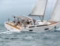 A strong appearance. The Oceanis Yacht 54 not only sails superbly, but also offers many visual attractions - all in all a harmonious package