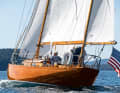 Typique du Concordia Yawl : petite poupe, joints de planches invisibles et lignes parfaites
