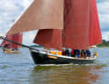 Früher auf Flundernfang an der Außenküste, ist „Fortuna“ hier zur Regatta auf dem Bodstedter Bodden unterwegs