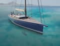 The cabin superstructure ends in front of the mast. This creates a free, unobstructed foredeck. Ideal for sunbathing