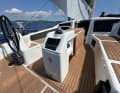 A simple cockpit table is part of the basic equipment. The luxury versions, such as here on the test boat, are only available as an option.