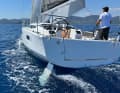 New design language. Concave freeboard for even more width at the stern. The cables for the backstay can be attached further out.